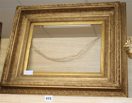 A gilt picture frame, aperture 30 x 39cm